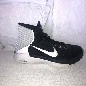 Nike women's size 7.5 high top basketball shoes